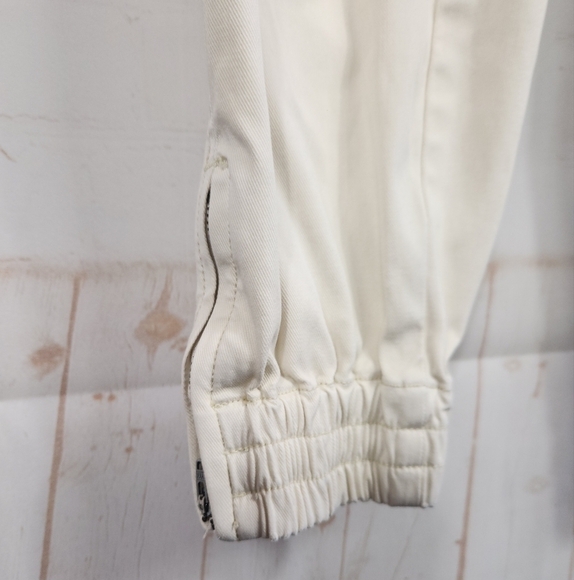 Spanx Stretch Twill Cargo Jogger Pants in Parchment Cream Medium (6-8) - Picture 7 of 10